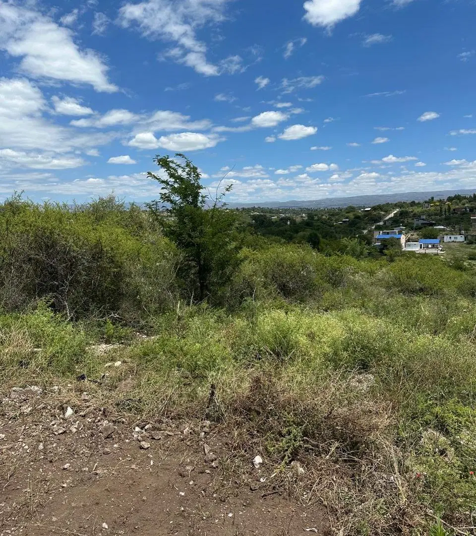 Gran lote en Villa Parque Síquiman 4