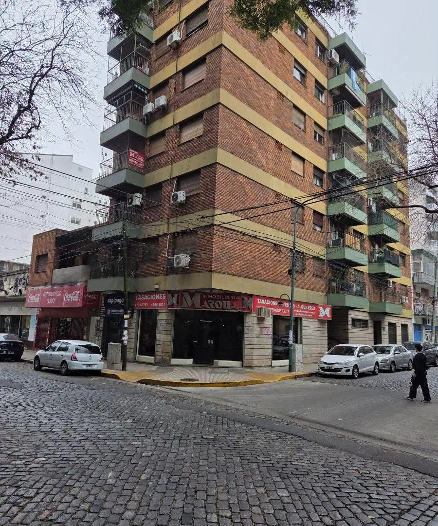 Departamento de 3 ambientes en Olivos en un 3er Piso con excelente ubicación 2