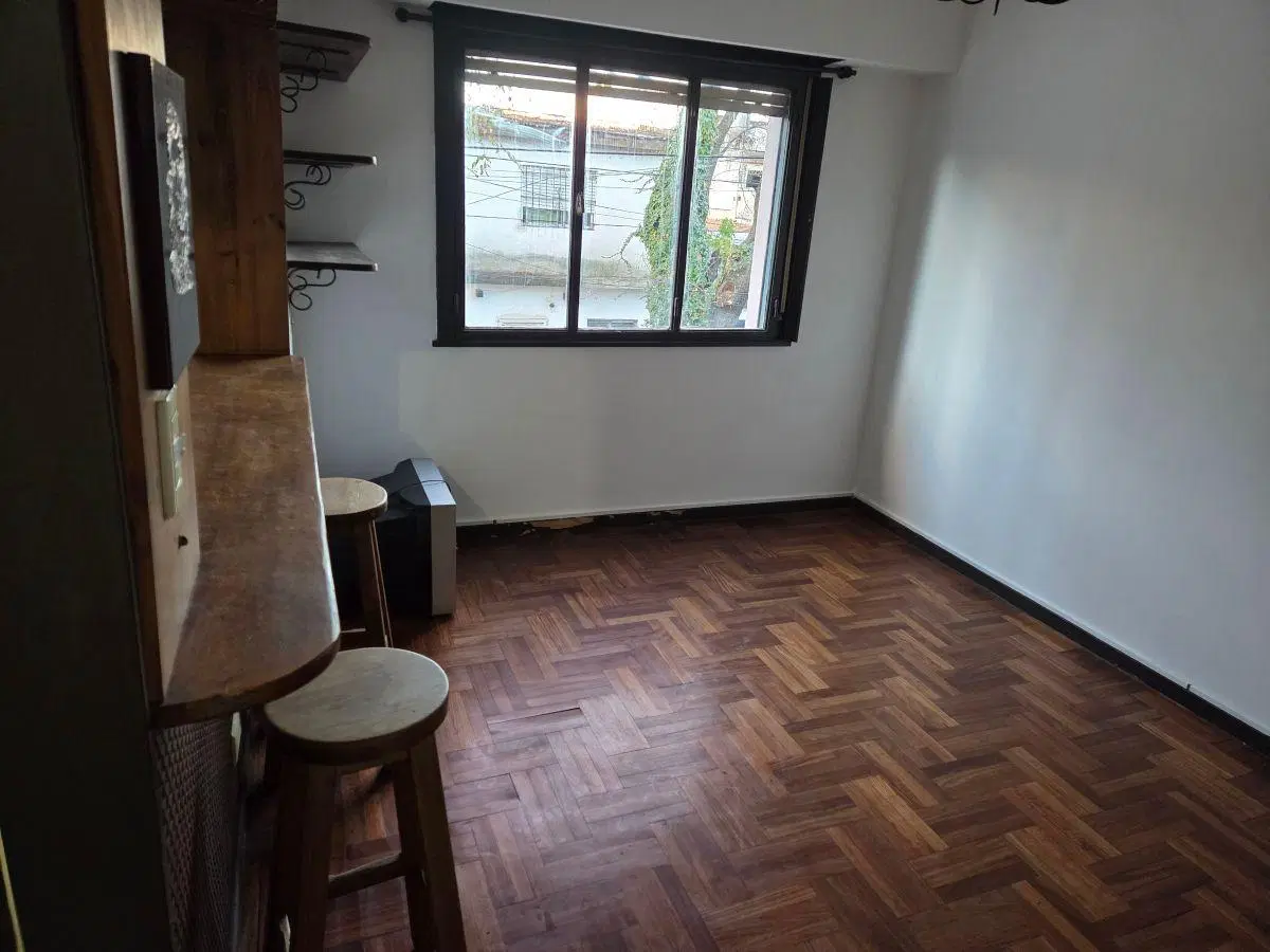 Florida Departamento 2 ambientes en alquiler 1er piso por escalera 4