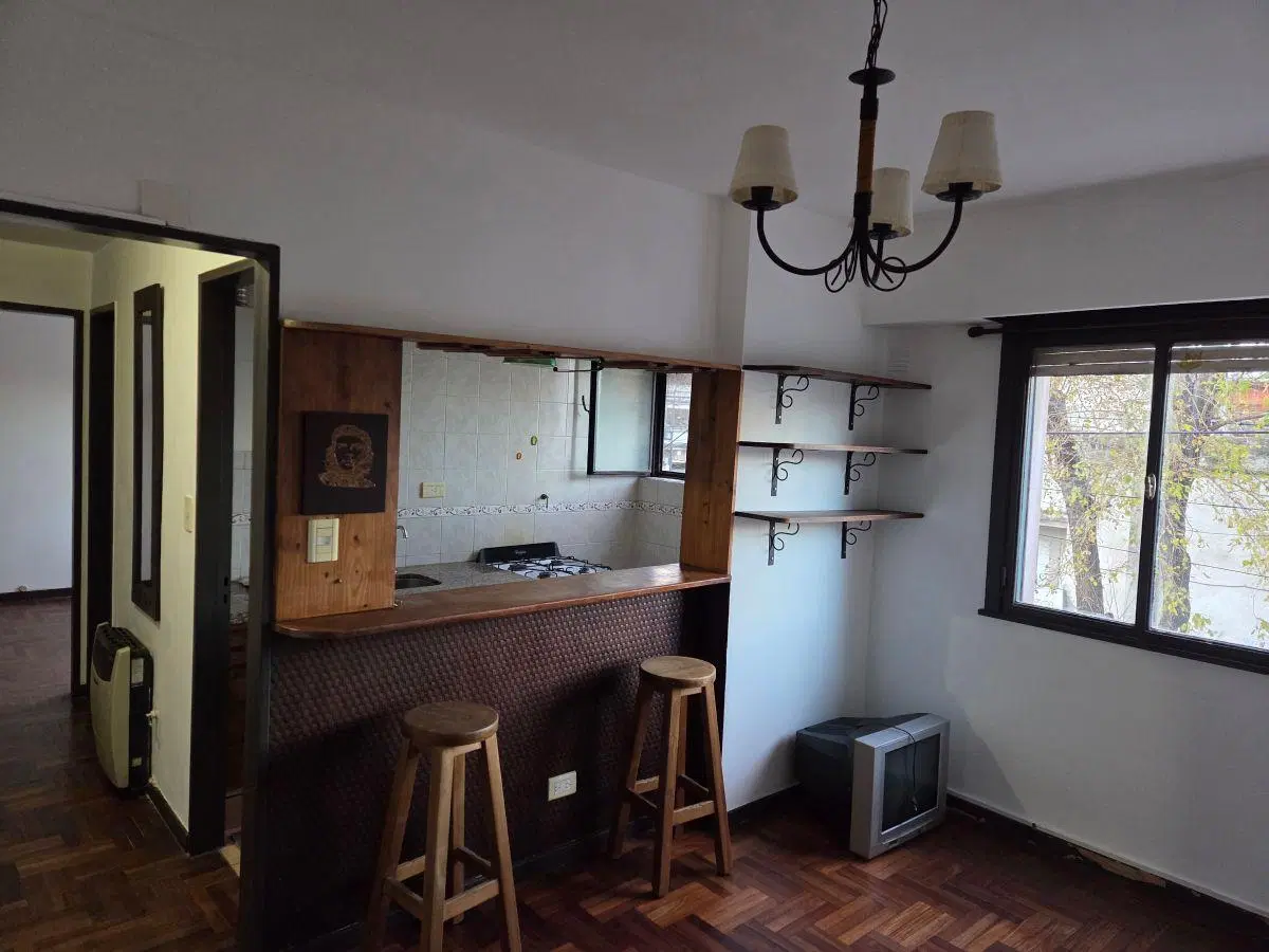 Florida Departamento 2 ambientes en alquiler 1er piso por escalera 3