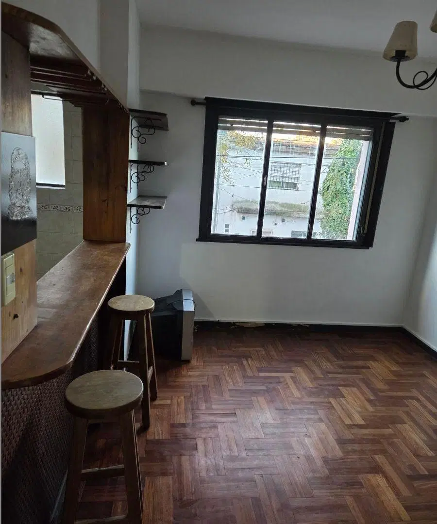 Florida Departamento 2 ambientes en alquiler 1er piso por escalera 5