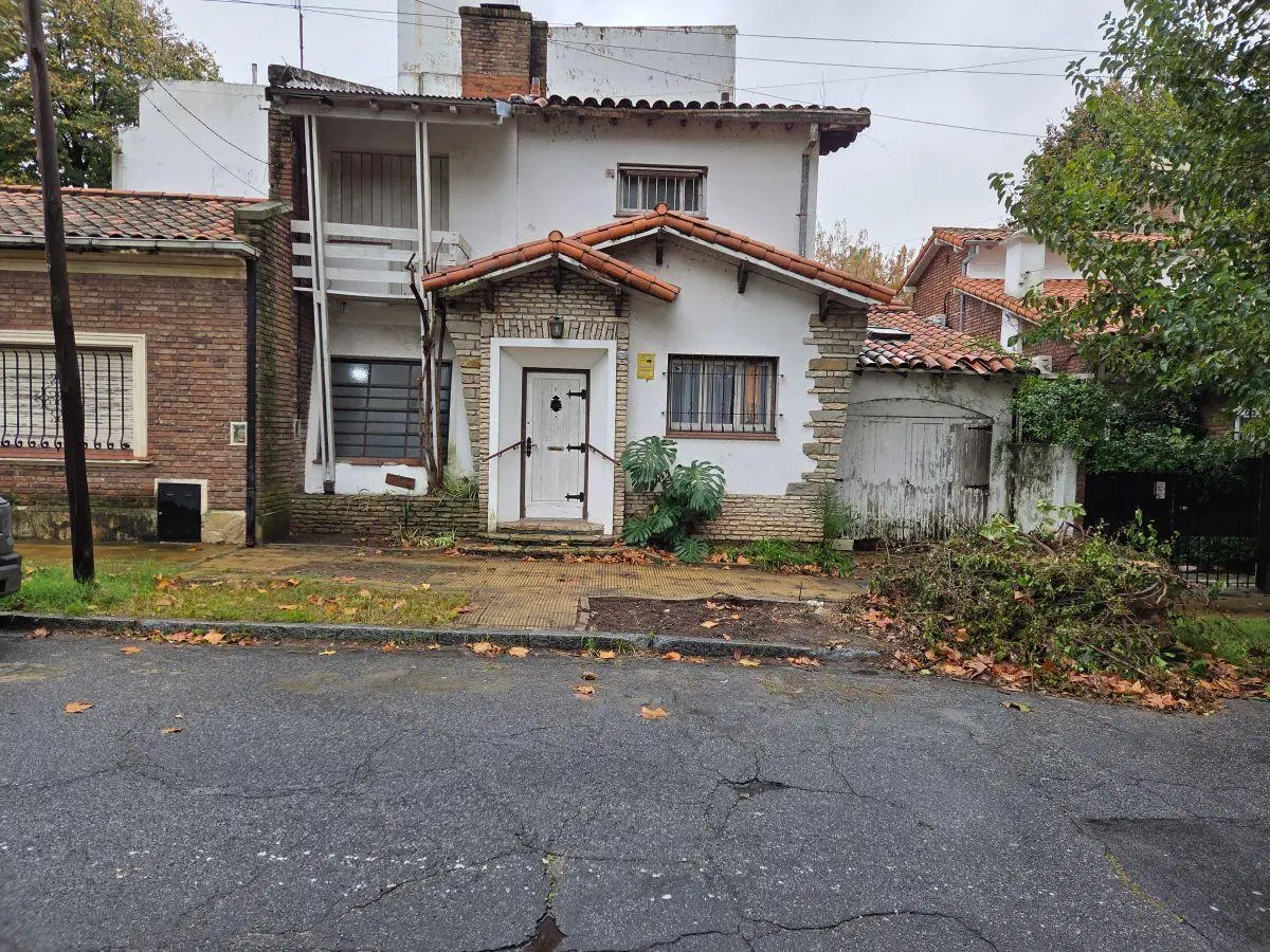 Casa tipo Chalet a refaccionar Barrio Quinta Presidencial 2