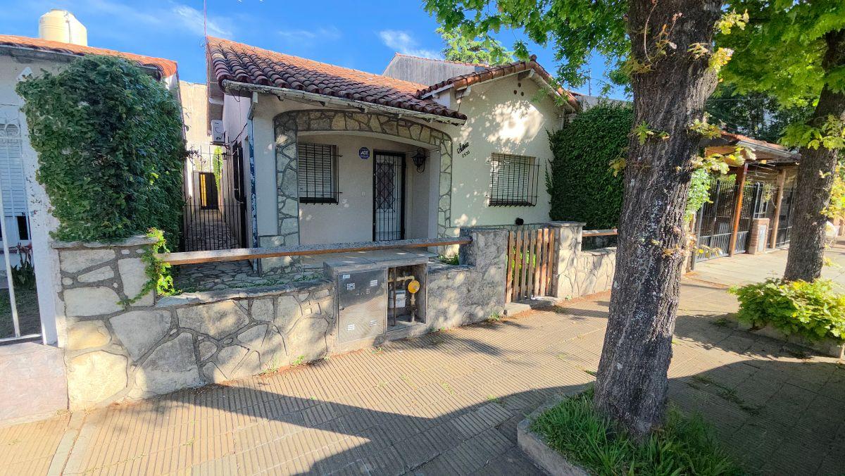 Foto de Casa tipo Chalet con una segunda vivienda al fondo en Olivos, imagen 1
