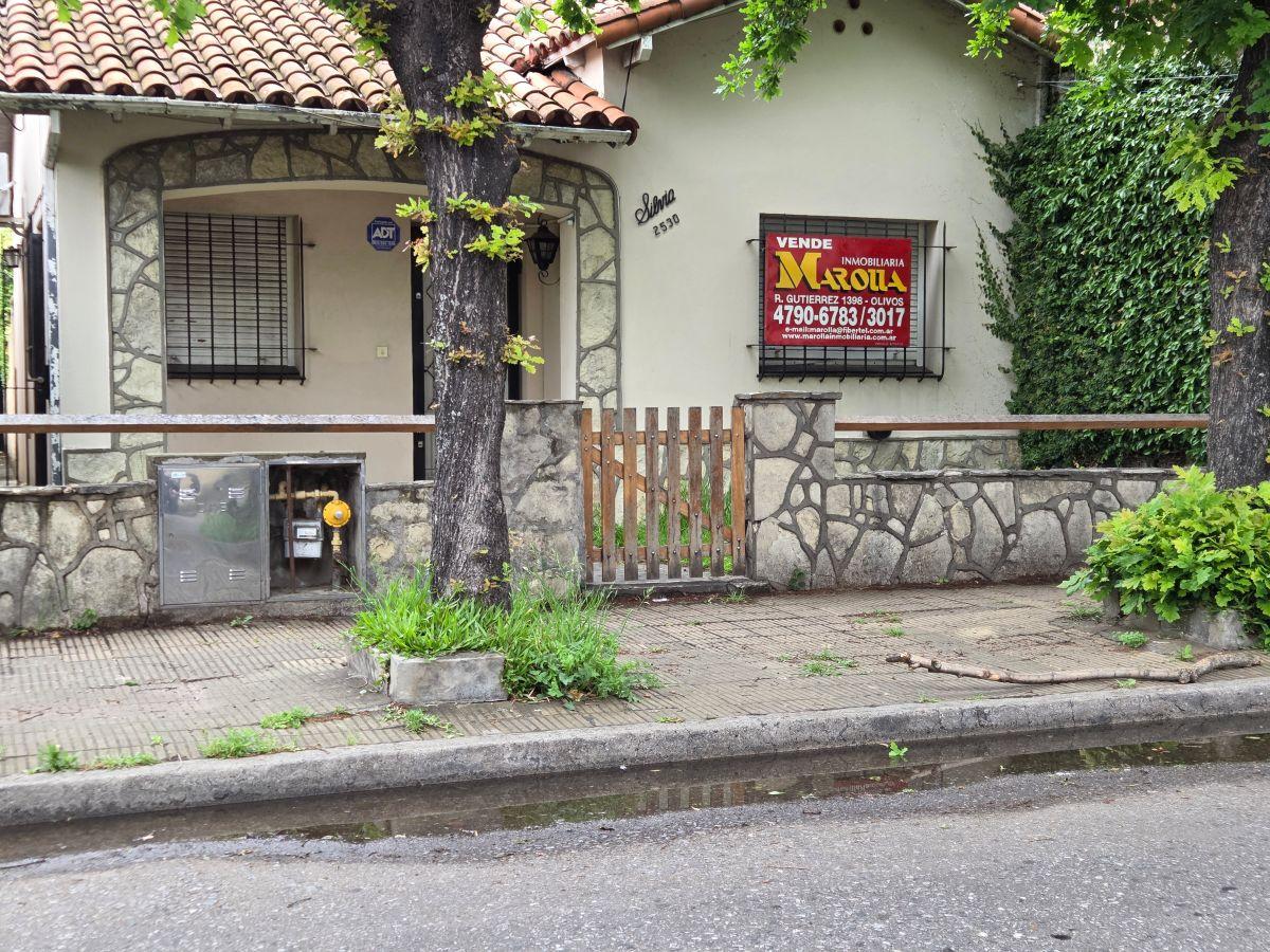 Foto de Casa tipo Chalet con una segunda vivienda al fondo en Olivos, imagen 1