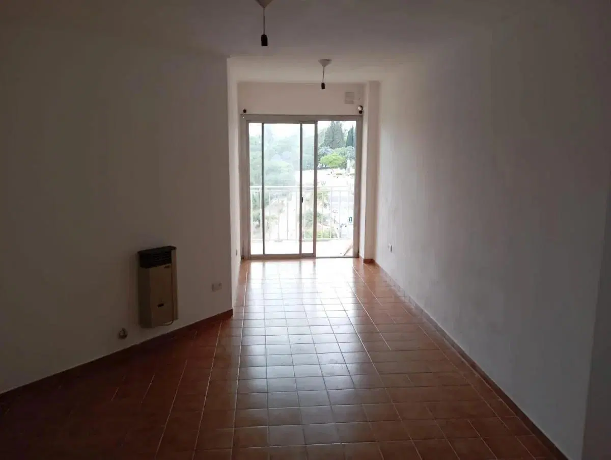 Oport! Mejor Ubicacion - 2 Dormitorios - Piso Alto - Balcon con Vista Unica 2
