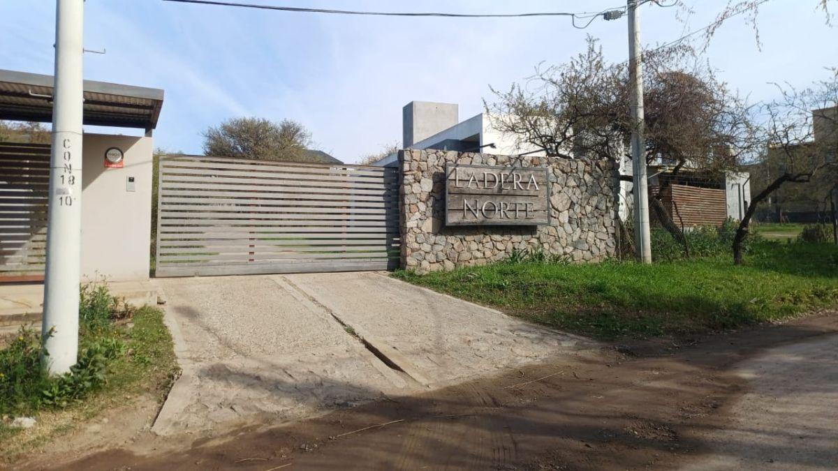 Foto de Lote En Venta en Complejo Cerrado en Barrio Mendiolaza Golf - 1.105 mts, imagen 1