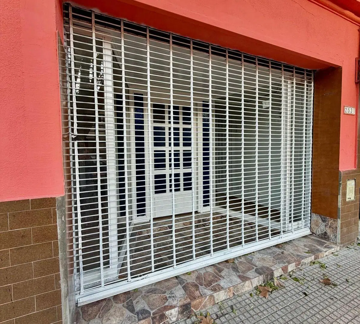 Ubicación Estratégica! - Excelente Local Comercial doble vidriera - 32m2 - Mataderos 2