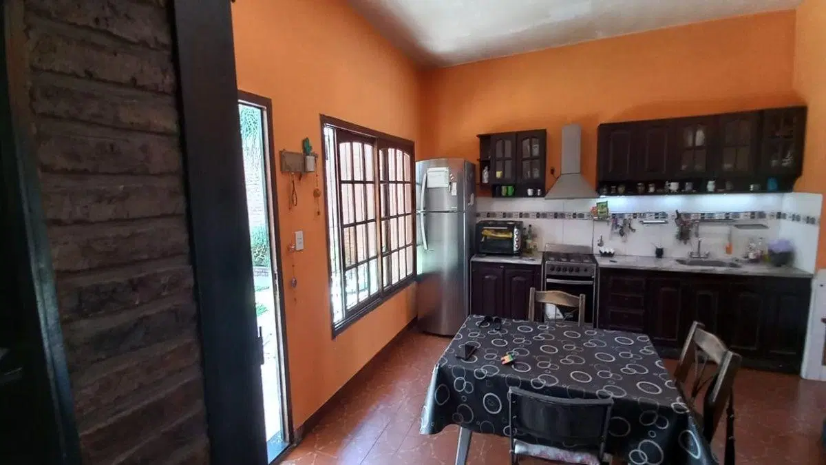 VENTA Casa en Banfield. Pileta, jardín y patio. 8