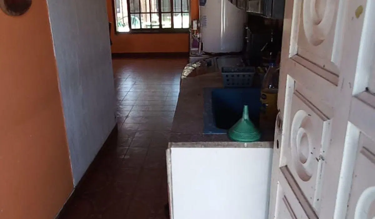 VENTA Casa en Banfield. Pileta, jardín y patio. 8