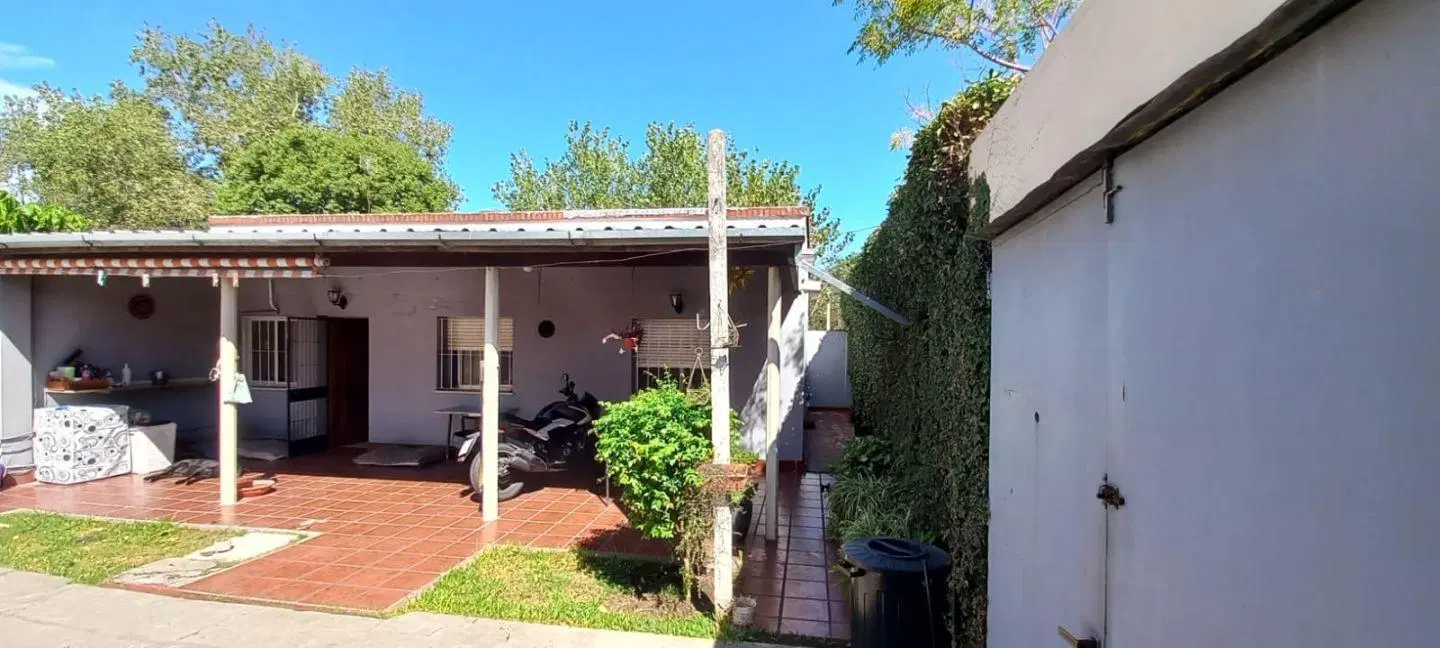 VENTA CASA EN ESQUINA SOBRE LOTE DE 217 m² - BERAZATEGUI OESTE 3