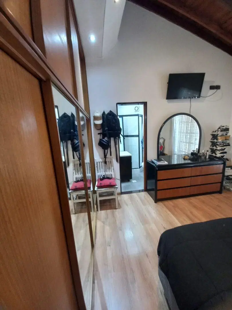 VENTA Primer Piso Independiente con Cochera, Terraza y Parrilla El Palomar 5