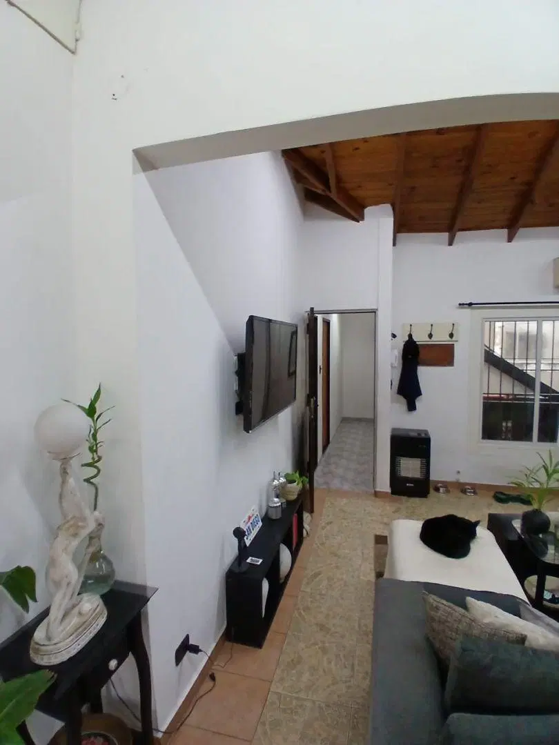 VENTA Primer Piso Independiente con Cochera, Terraza y Parrilla El Palomar 3