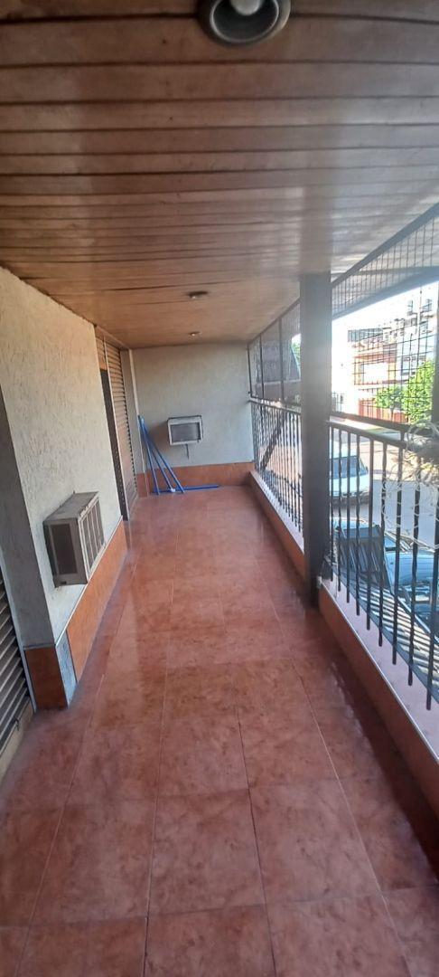 Foto de VENTA 5 Dormitorios, Cochera, Terraza y Quincho Gran Potencial en El, imagen 3