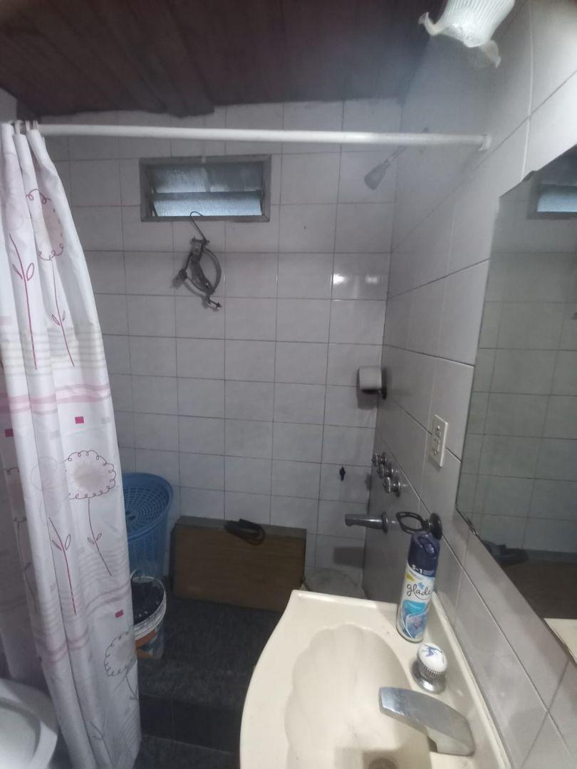 Foto de VENTA Casa con Lote Propio 10x30 - Morón., imagen 4