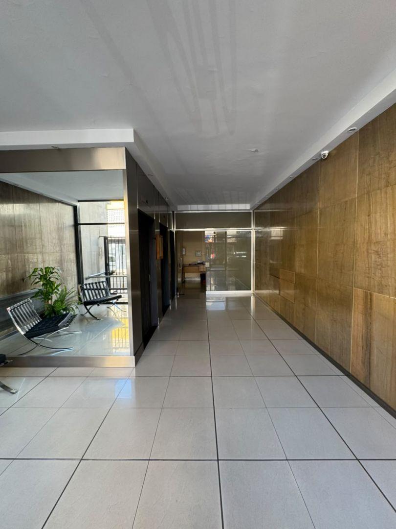 Foto de EN VENTA DEPARTAMENTO 4 AMBIENTES CON BALCÓN Y BAULERA EN PLENO CENTRO, imagen 1