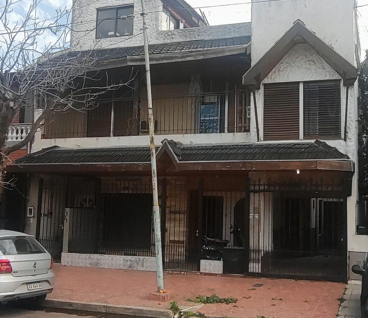 Foto de Casa y depto independientes, 162 m² c/ cochera El Palomar, imagen 1