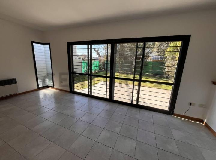 DUPLEX EN ALQUILER EN GONNET 2 DORMITORIOS 4