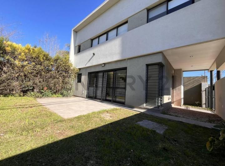 DUPLEX EN ALQUILER EN GONNET 2 DORMITORIOS 3