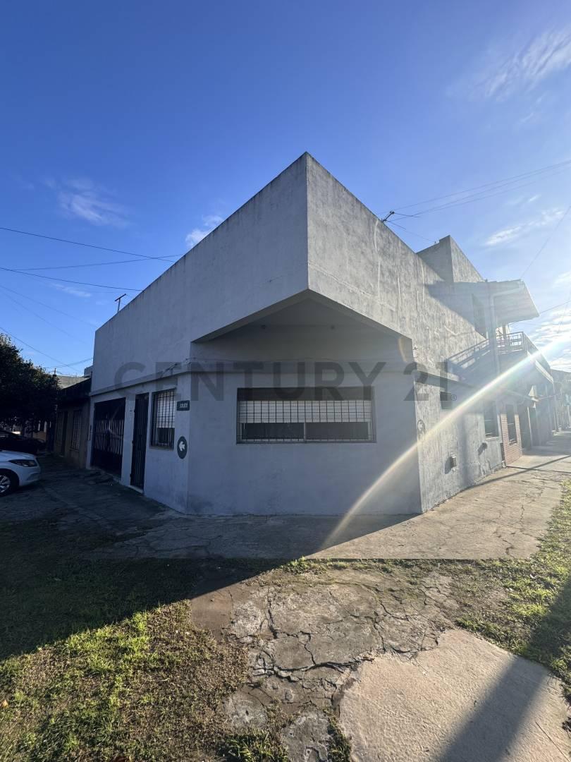 Casa venta sarandi 3 ambientes con garage y terraza