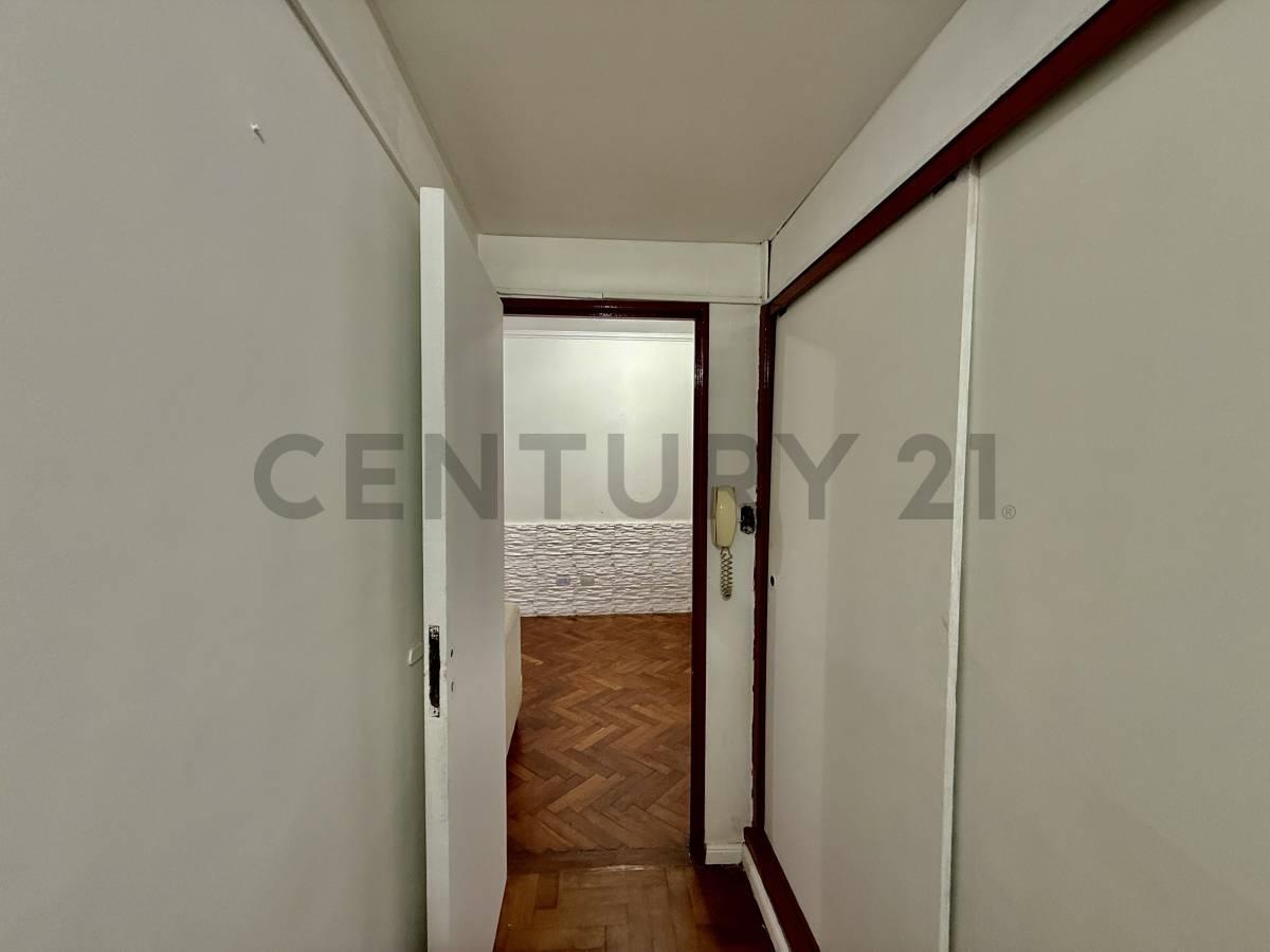 Foto de DEPARTAMENTO VENTA PALERMO 3 AMBIENTES SEMIPISO PATIO, imagen 2