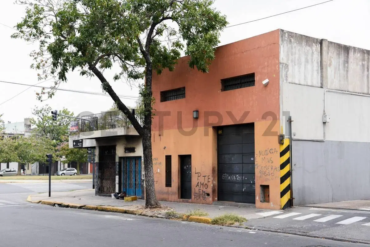 Galpon con oficinas en Venta Pompeya Potencial de desarrollo 2