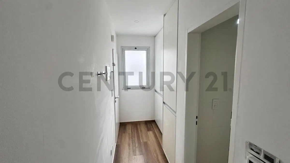 Monoambiente Alquiler en La Plata con Cochera y Balcón 2