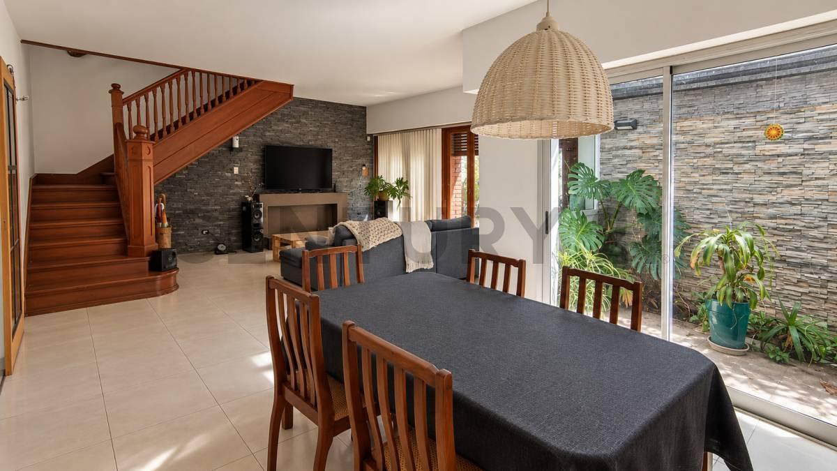 Foto de CASA VENTA LA PLATA 4 DORMITORIOS PILETA QUINCHO, imagen 1