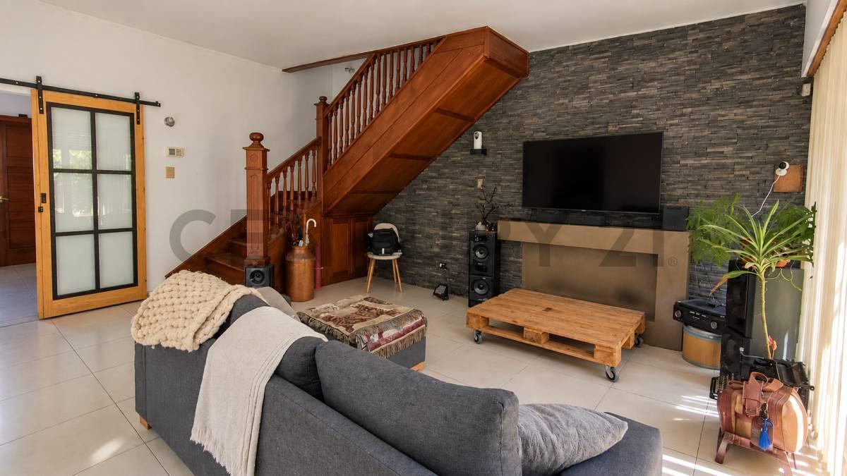 Foto de CASA VENTA LA PLATA 4 DORMITORIOS PILETA QUINCHO, imagen 2