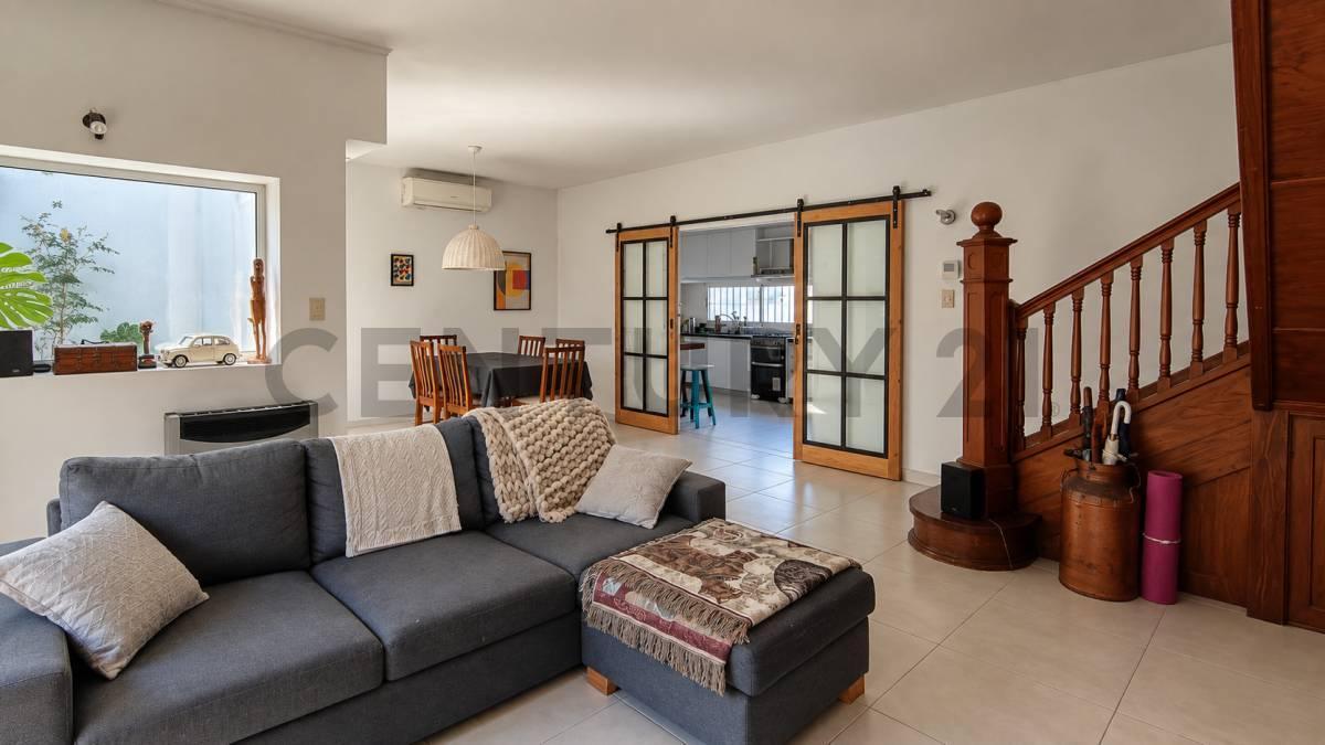 Foto de CASA VENTA LA PLATA 4 DORMITORIOS PILETA QUINCHO, imagen 4