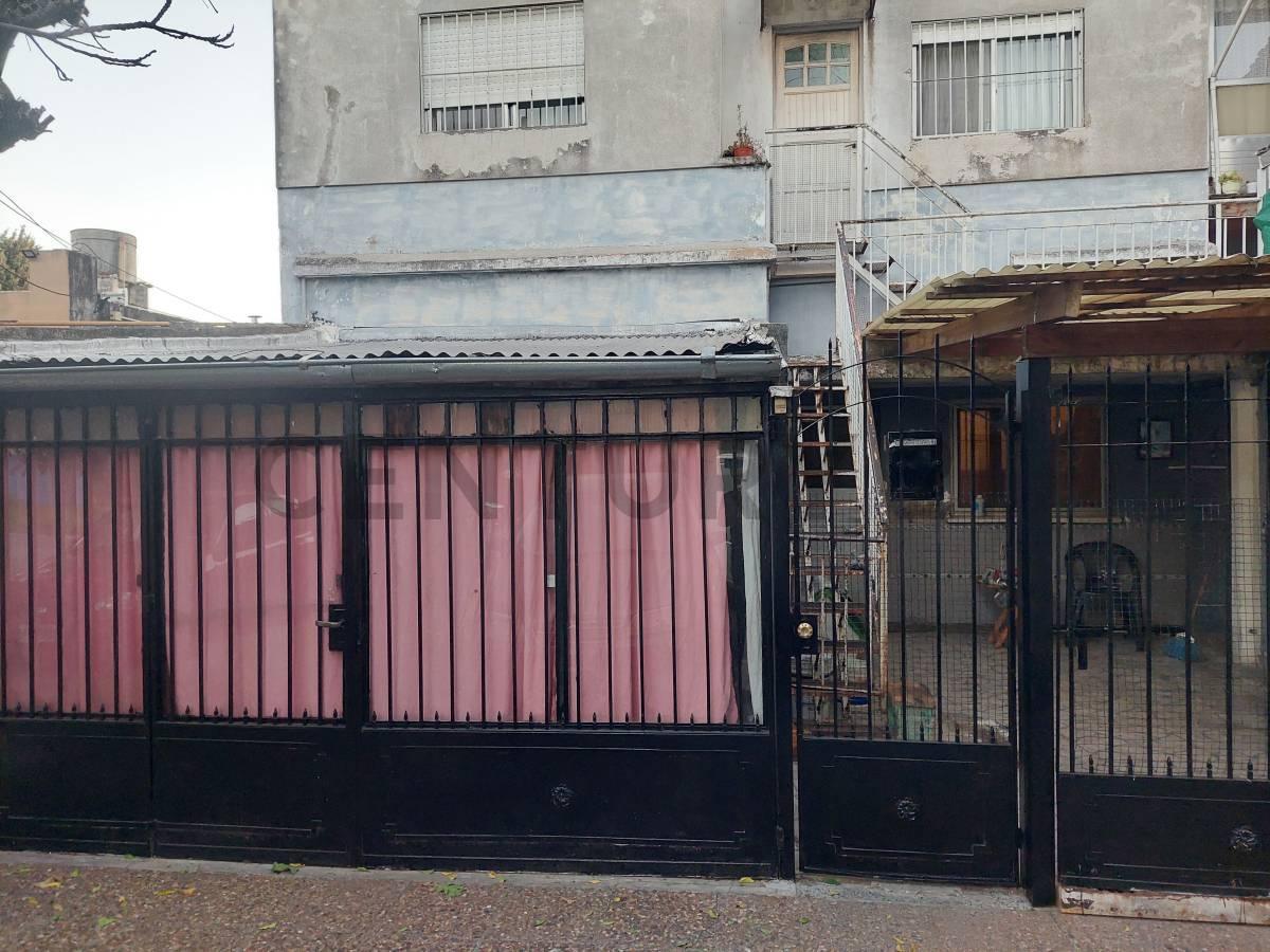 Foto de Casa venta Quilmes 3 ambientes con Departamento Cochera, imagen 2