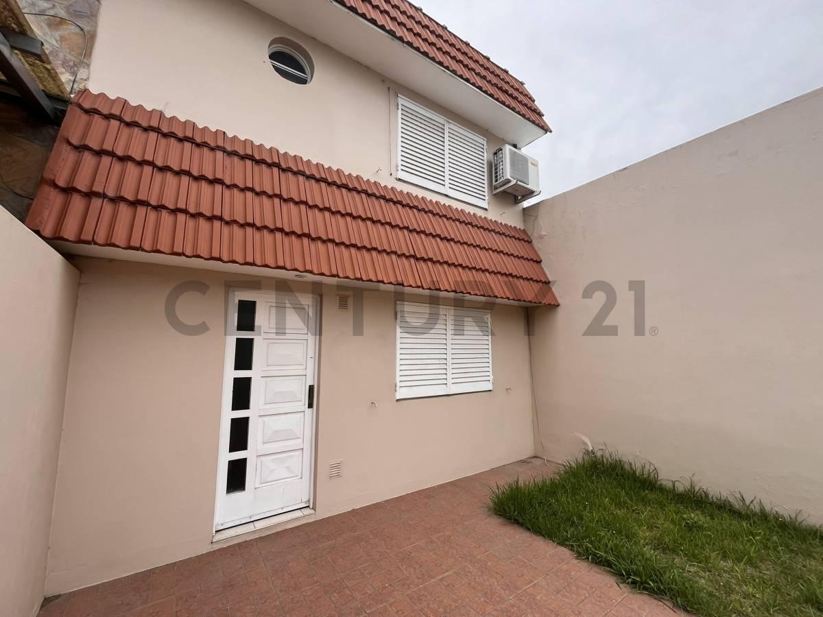 Foto de CASA VENTA EN LOS HORNOS 3 DORMITORIOS DUPLEX, imagen 1