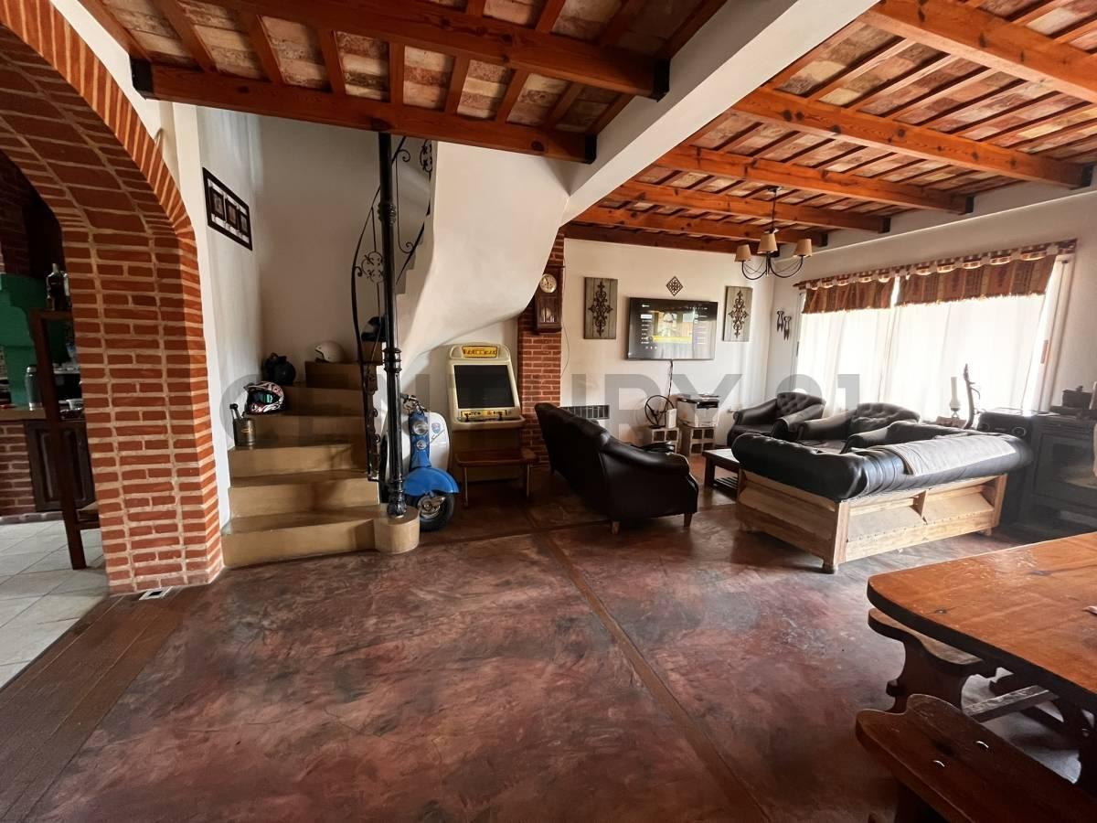 Foto de CASA VENTA GONNET 4 DORMITORIOS Y PILETA, imagen 1