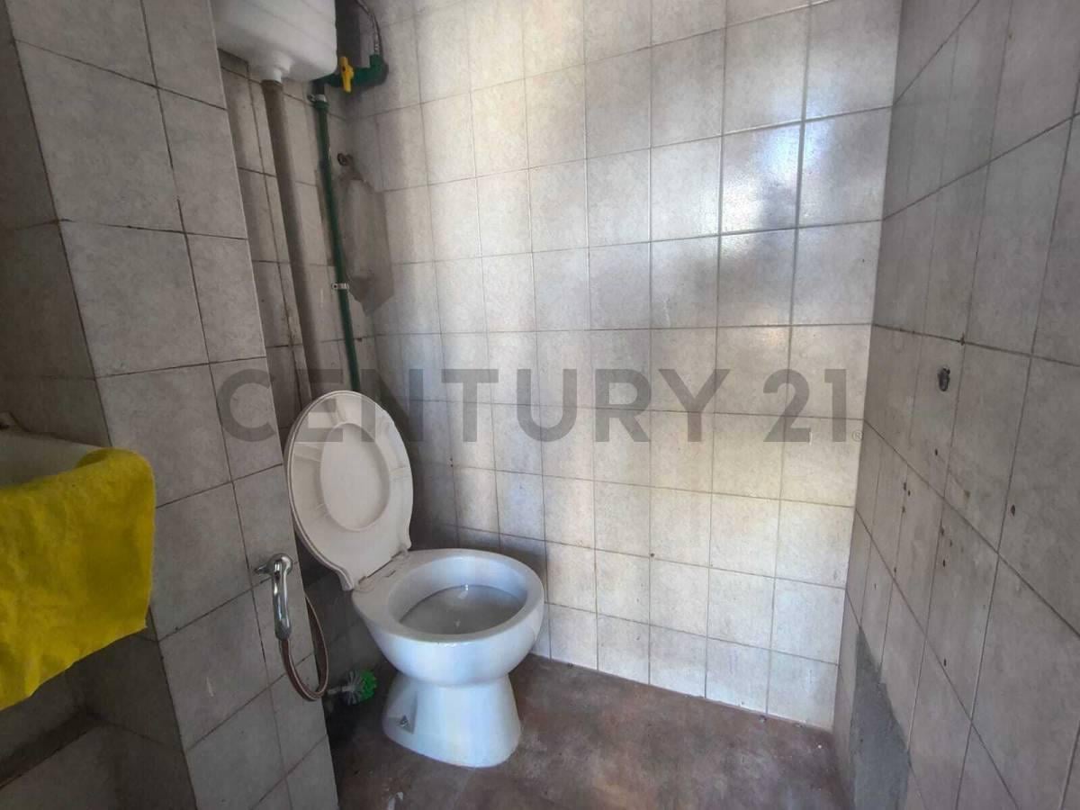 Foto de CASA VENTA LAVALLOL 3 DORMITORIOS CON 3 LOCALES Y DEPOSITO, imagen 3
