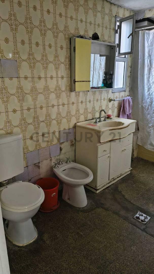 Foto de CASA EN VENTA QUILMES 2 DORMITORIOS PILETA COCHERA POSIBLE APTO BANCO, imagen 5