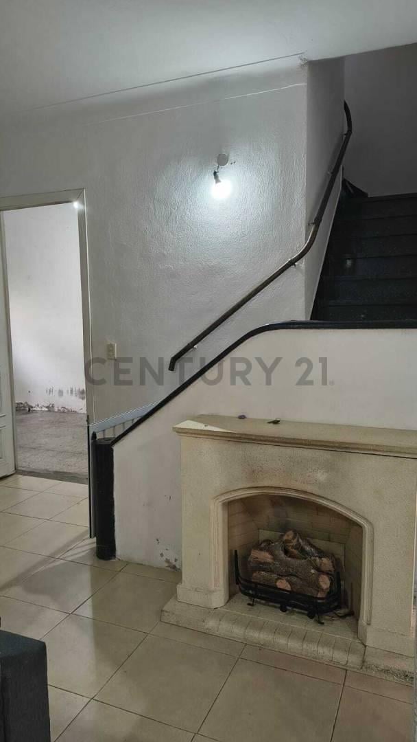 Foto de CASA EN VENTA QUILMES 2 DORMITORIOS PILETA COCHERA POSIBLE APTO BANCO, imagen 3