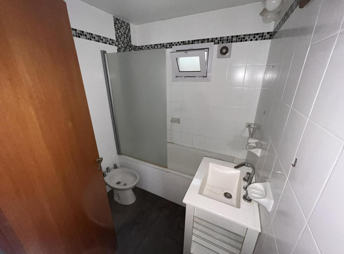 Foto de CASA VENTA EN LOS HORNOS 3 DORMITORIOS DUPLEX, imagen 5