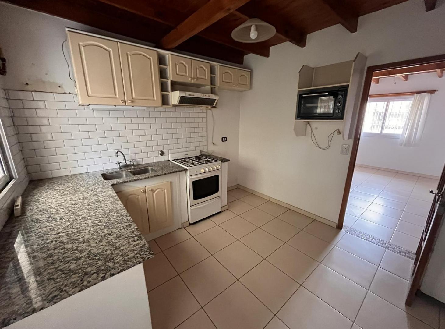 Foto de CASA VENTA EN LOS HORNOS 3 DORMITORIOS DUPLEX, imagen 4