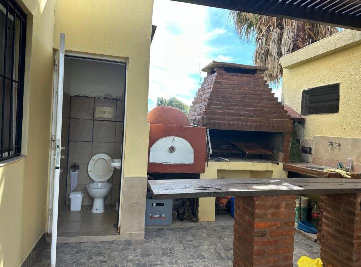 CASA EN ALQUILER DE TRES DORMITORIOS EN ROLDAN 2