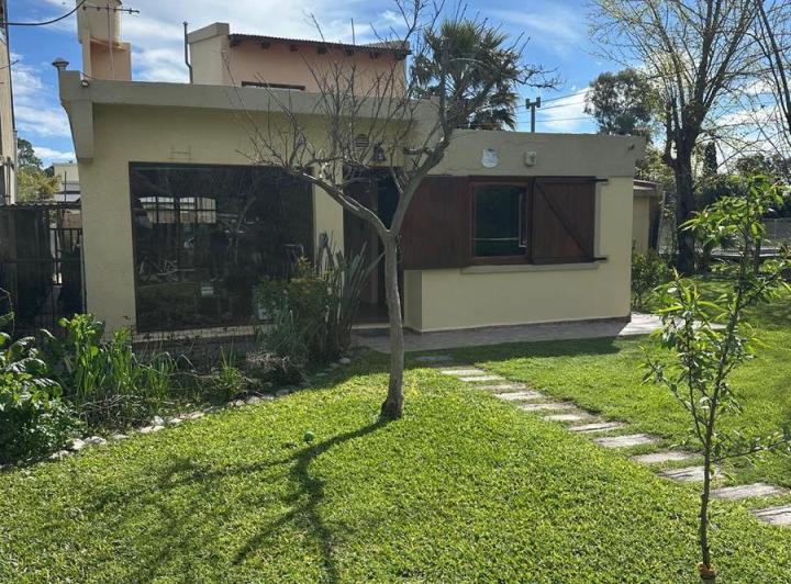 CASA EN ALQUILER DE TRES DORMITORIOS EN ROLDAN 1