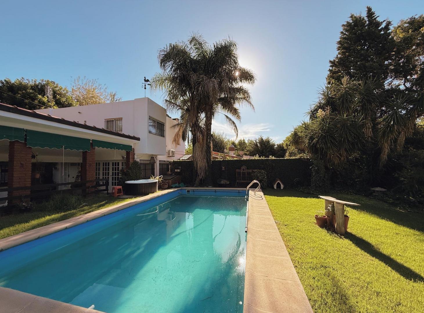Gral. Guido 1800 - Casa De 3 Dormitorios Con Pileta En Alquiler - Funes