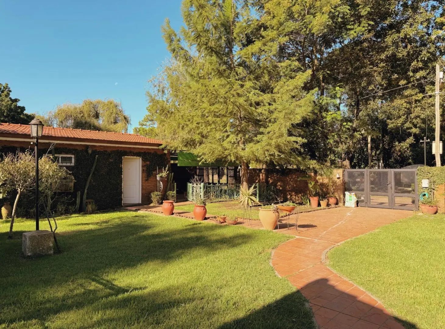 Gral. Guido 1800 - Casa De 3 Dormitorios Con Pileta En Alquiler - Funes 3