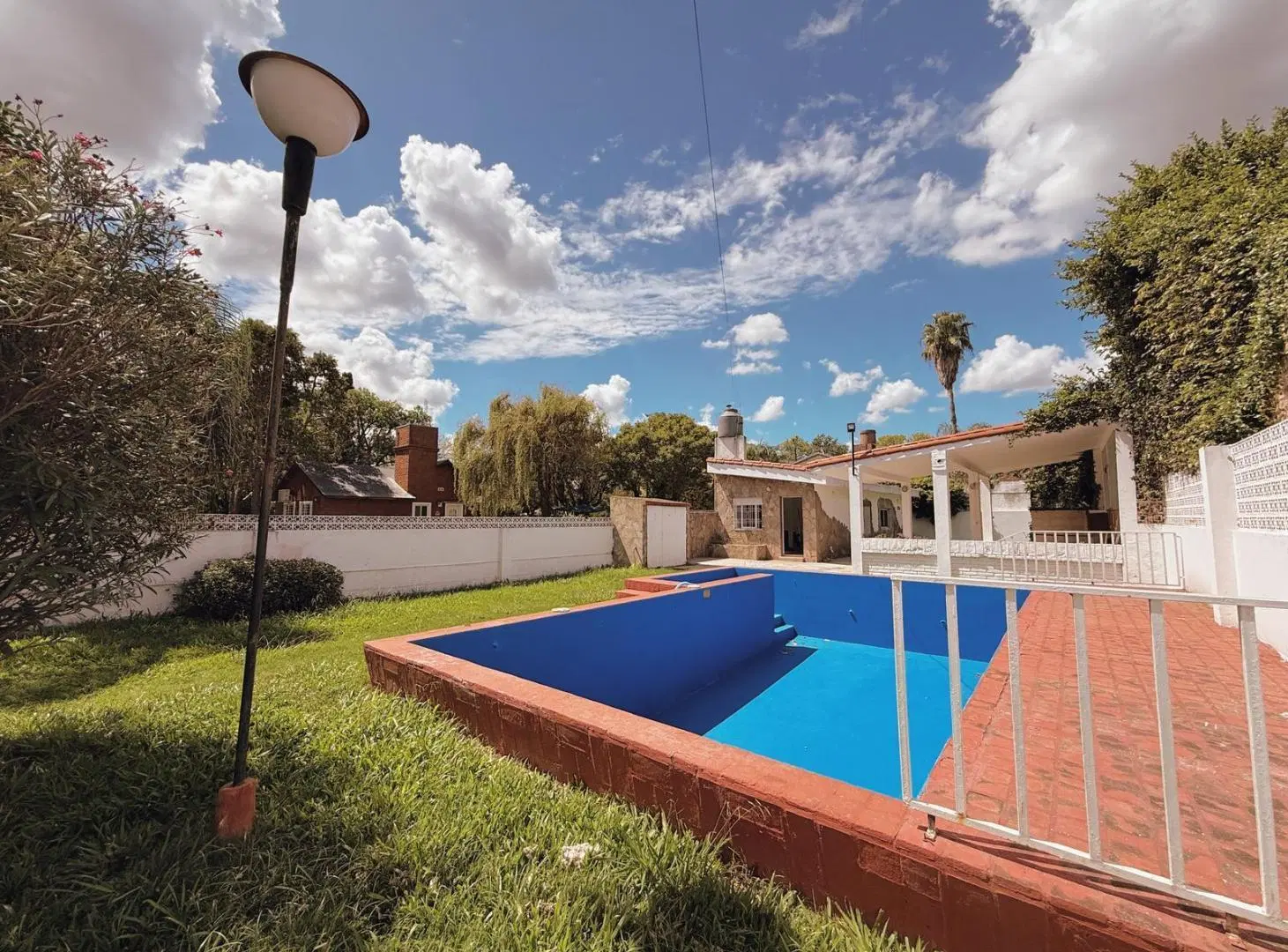 Av. Argentina 2200 - Casa De 1 Dormitorio Con Pileta En Venta - Country Profesional, Funes 5