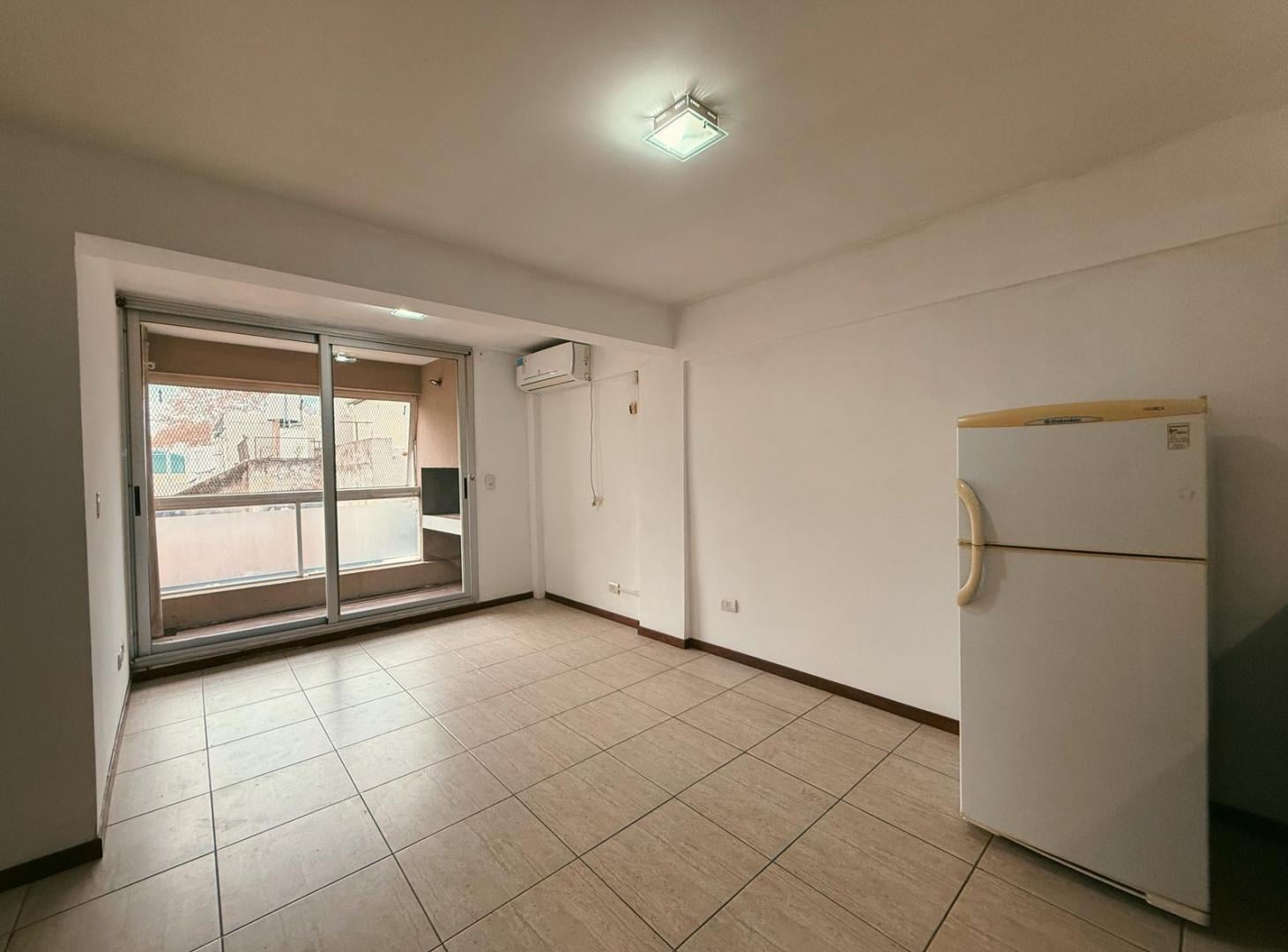 Foto de Av. Francia 2485 - Departamento Monoambiente Dividido Semi Amoblado En, imagen 2