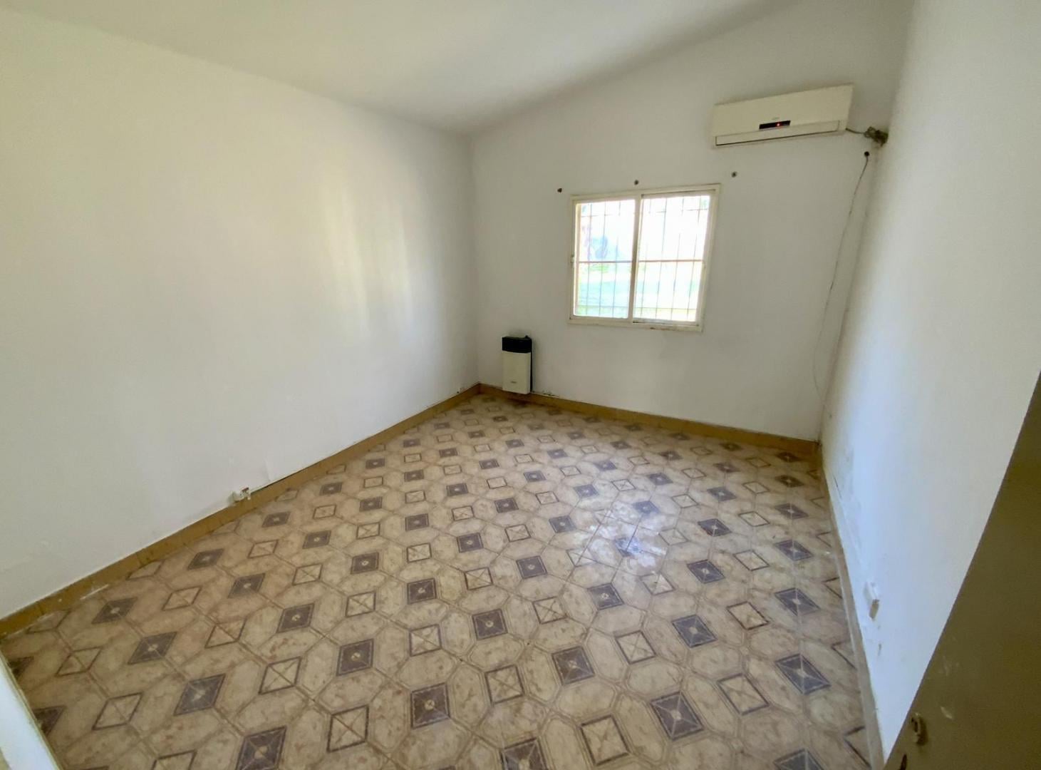 Foto de Juan Manuel De Rosas 4600 - Funes- Casa De 3 Dormitorios - En Venta y, imagen 2