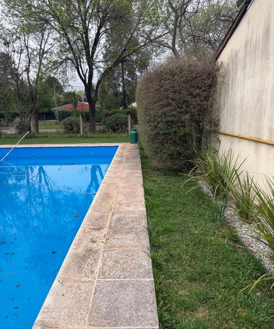Foto de Casa en alquiler en Funes Uso Comercial, 4 habitaciones y piscina, imagen 1