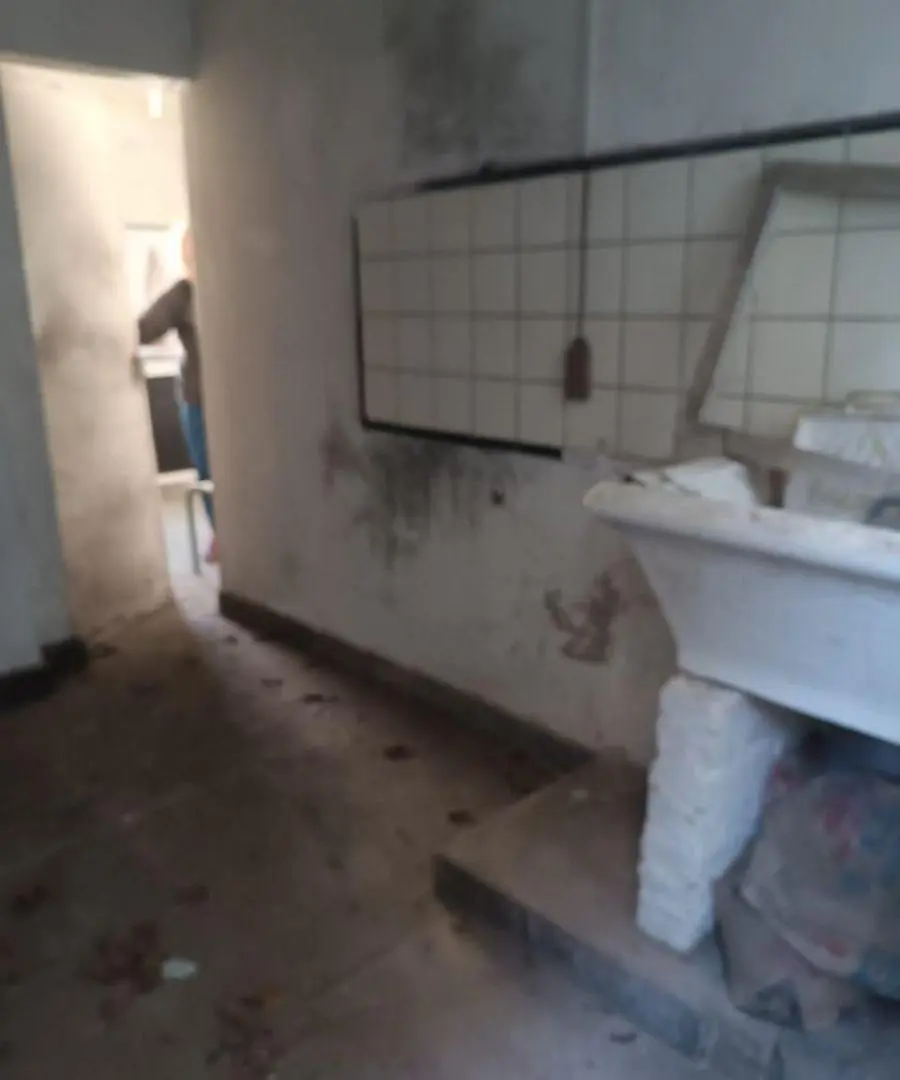 Casa con local y lote 10x40 en Juan María Gutiérrez – Gran potencial para reciclar o invertir 3