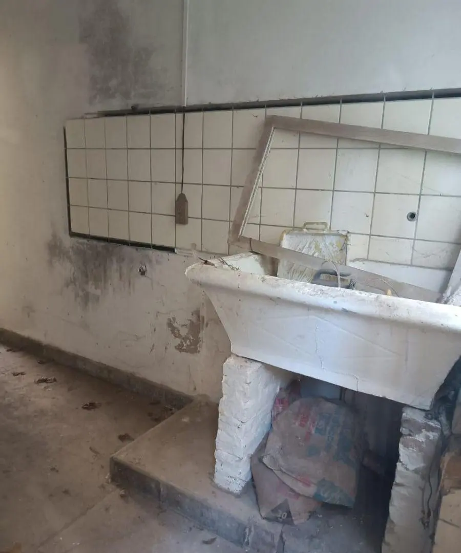 Casa con local y lote 10x40 en Juan María Gutiérrez – Gran potencial para reciclar o invertir 5
