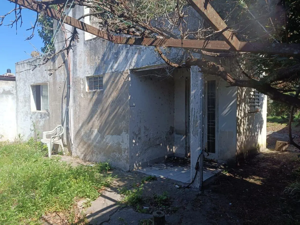 Casa con local y lote 10x40 en Juan María Gutiérrez – Gran potencial para reciclar o invertir 4