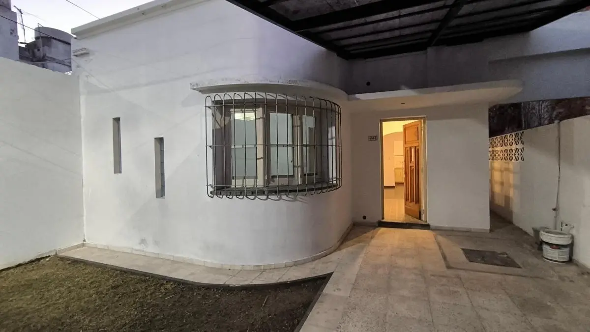 Propiedad en Alquiler en Centro de Berazategui, calle 13 y 149 2