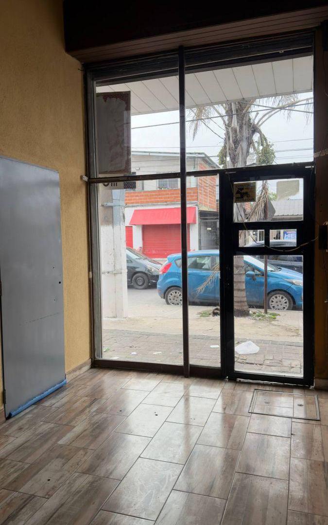 Foto de Hermoso local comercial para alquiler en Avenida 7 y Dardo Rocha, imagen 1